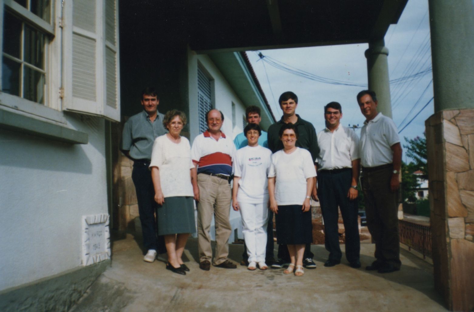 5b69e670228fc-012-04-2001-julio-em-visita-a-hospital-de-caridade-sant-ana-bom-retiro-do-sul.jpeg