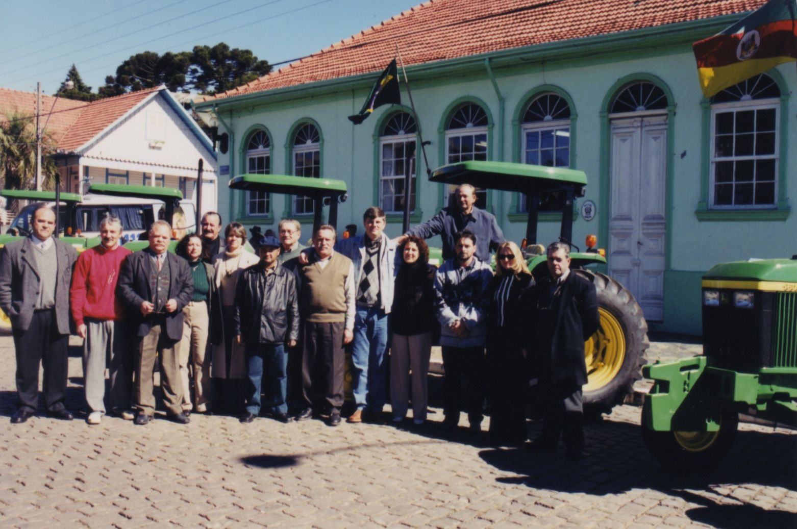 5b69e6d4169f3-dep-julio-em-entrega-de-maquina-agricola-em-sao-francisco-de-paula-3-.jpeg