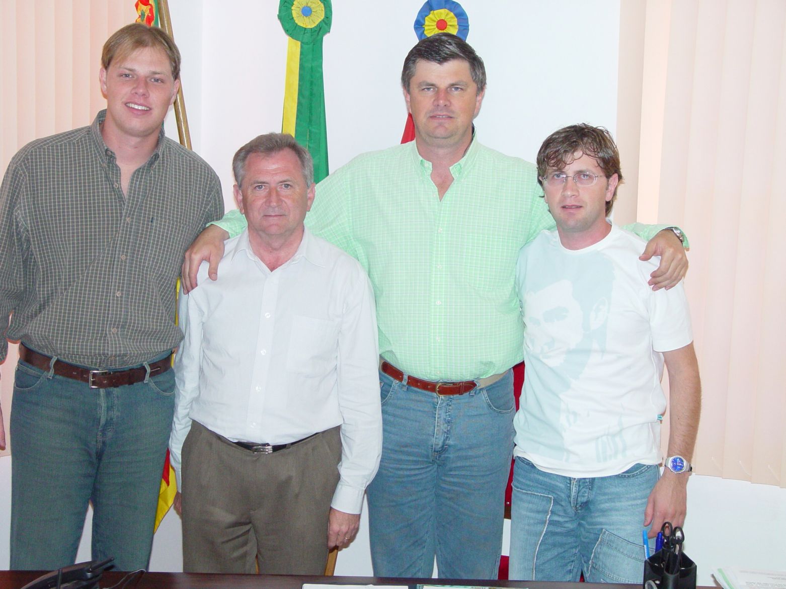 5b7b1dc5e69ea-julio-e-lucas-na-prefeitura-de-forquetinha-com-o-prefeito-waldemar-richter.jpg