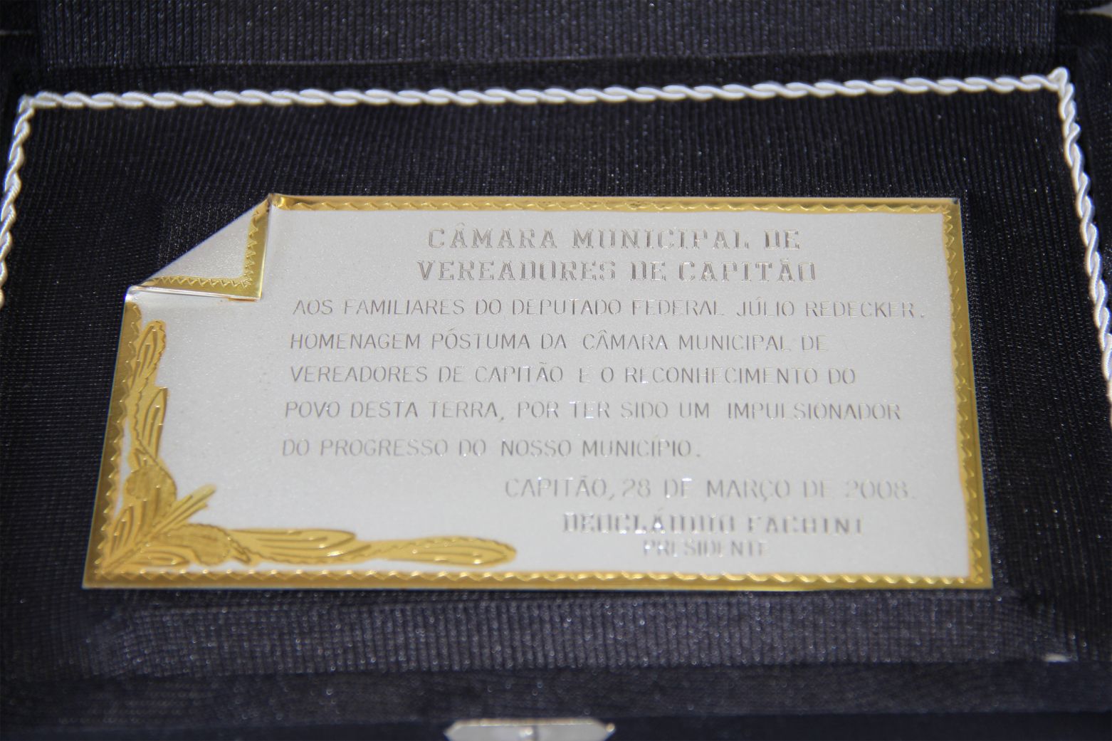 5be4632d04383-homengem-camara-de-vereadores-de-capitao.jpg