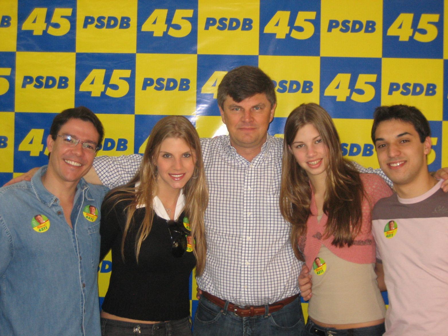 5c0fb3782a06f-julio-com-filhas-e-genros.jpg