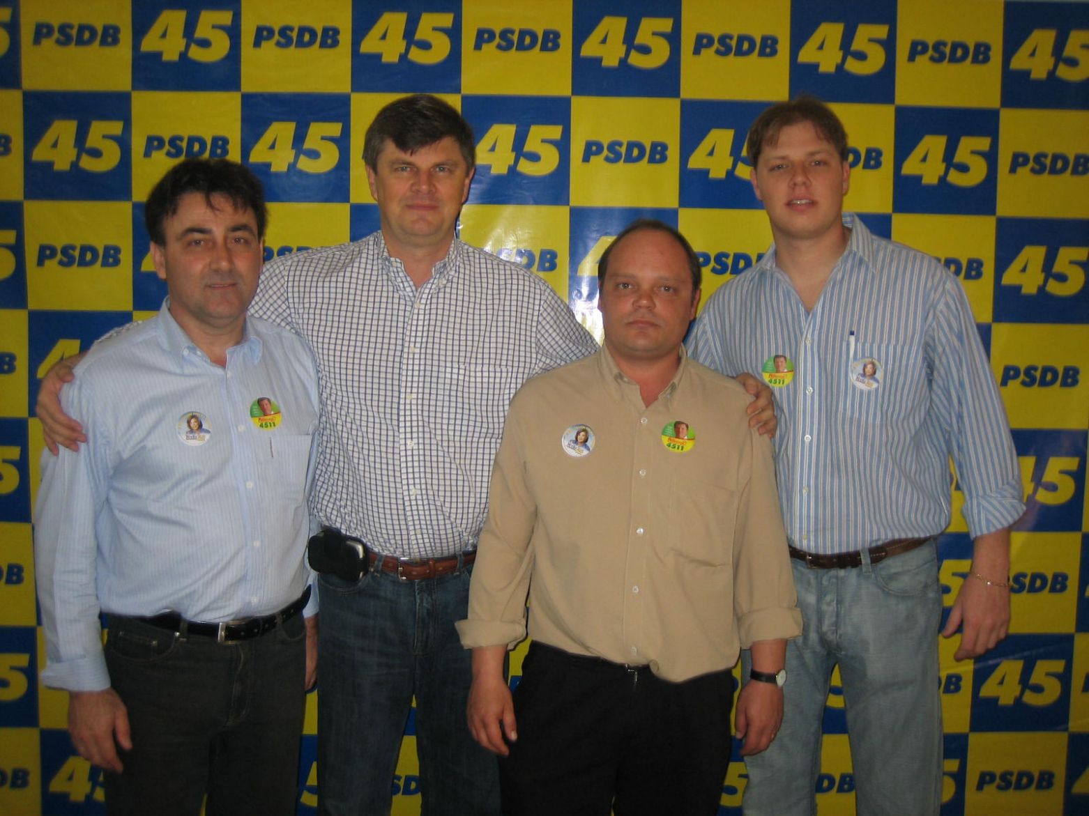 5c0fb37c31a5b-julio-com-filho-lucas-mauri-e-amigo.jpg